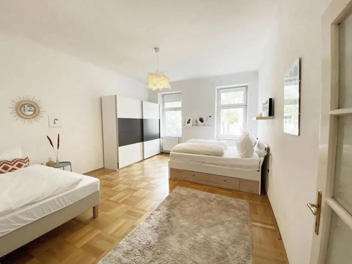 Sunny Apartment Near Belvedere Castle Vienna Austria
