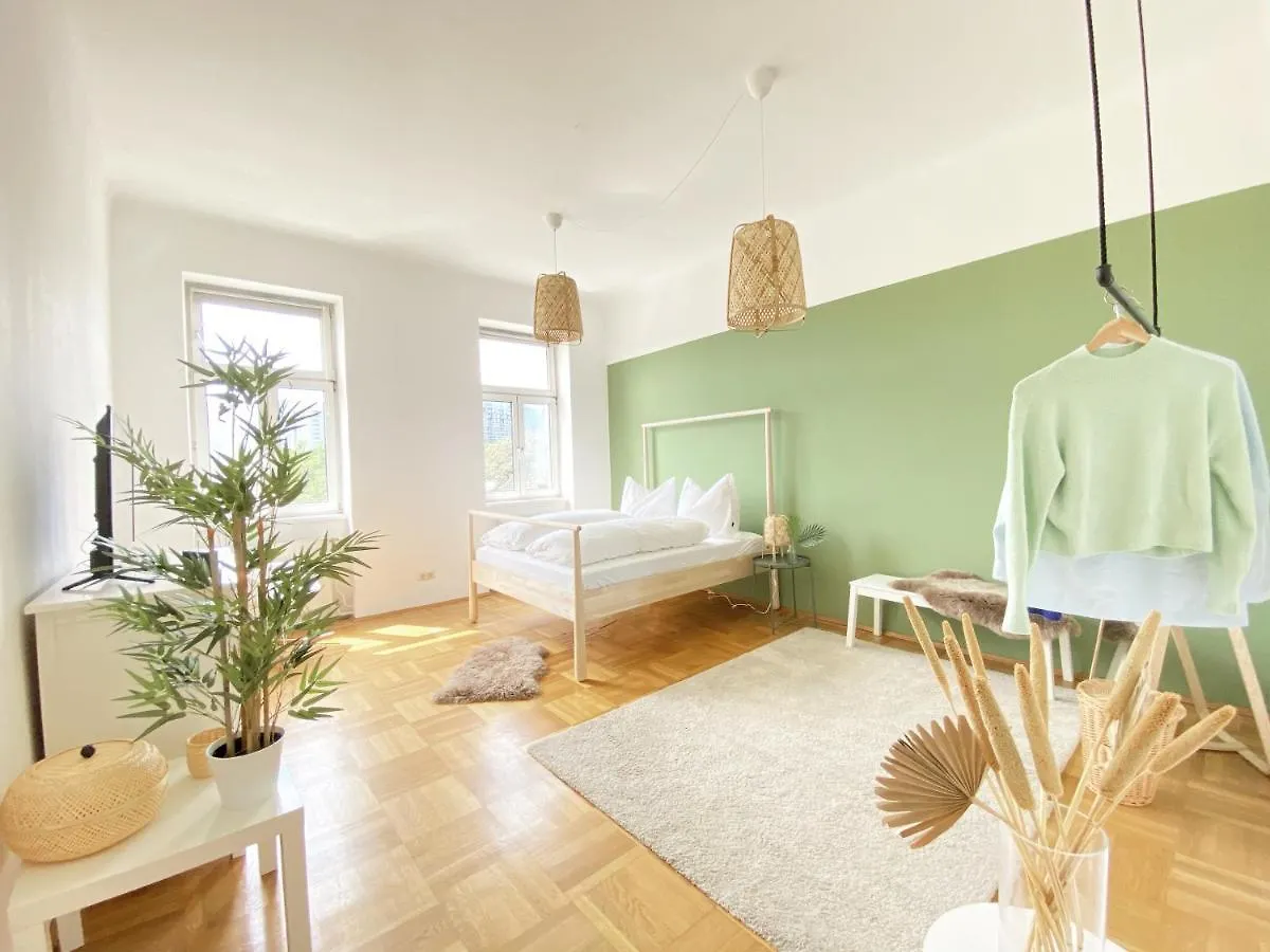 Sunny Apartment Near Belvedere Castle Vienna 0*,
