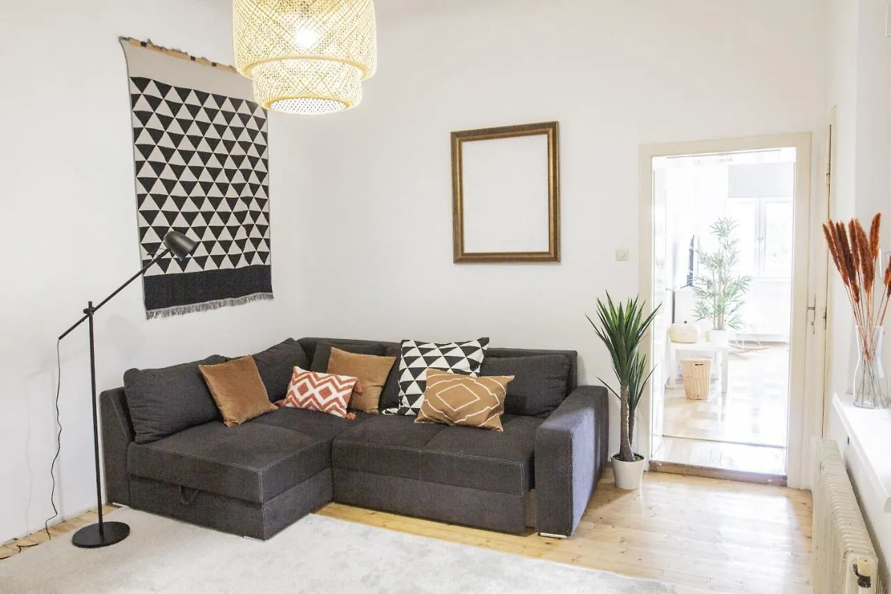 Sunny Apartment Near Belvedere Castle Vienna