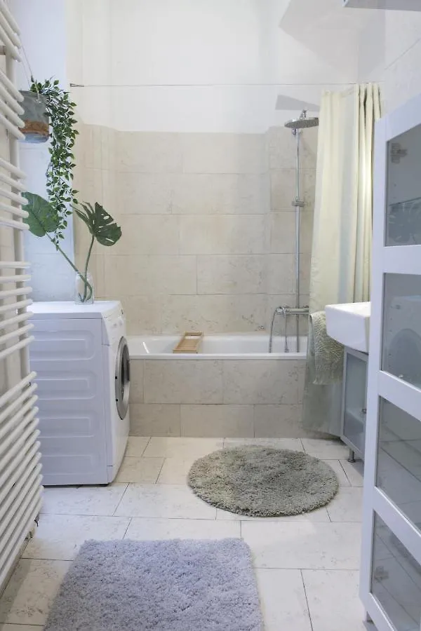 Sunny Apartment Near Belvedere Castle Vienna Austria